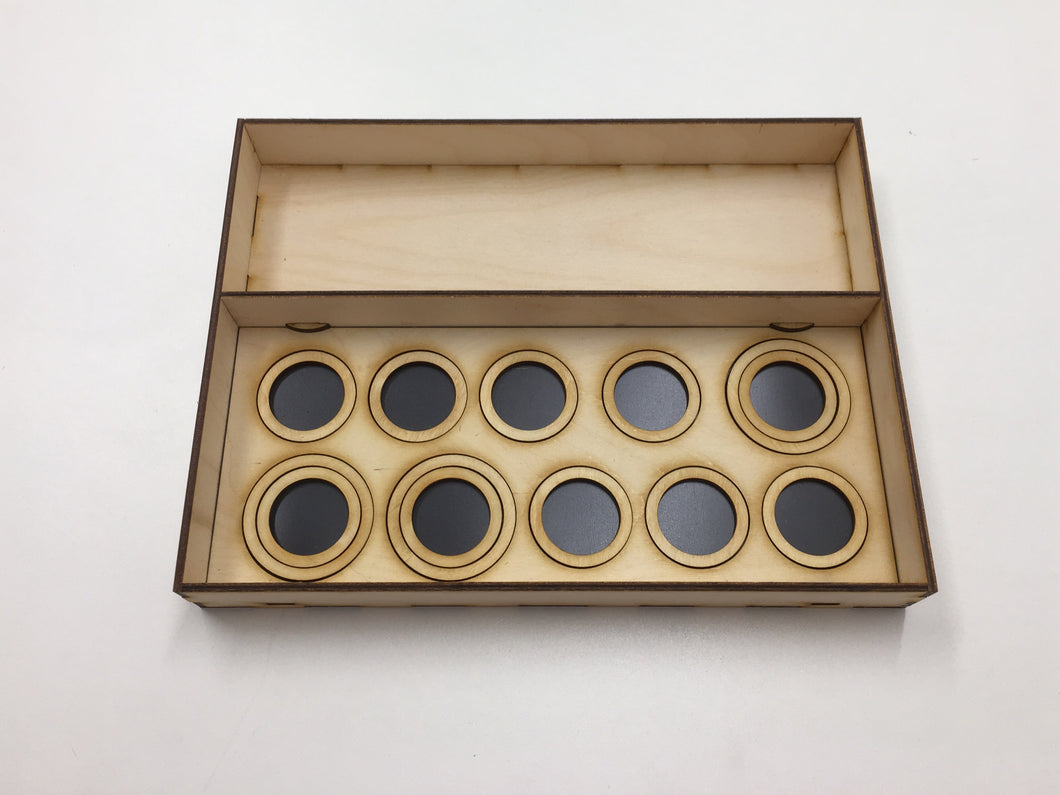 Tournament tray with magnetic sheet